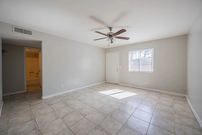 2 bed, 2.0 bath, 725 sqft, $1,095 — Photo 4