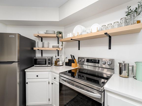 3rd image of 17 Ivy Glen Ln
