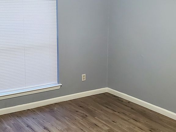 5th image of 10003 Leamington Dr