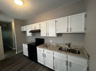 6811 S Paxton Ave APT 302, Chicago, IL 60649