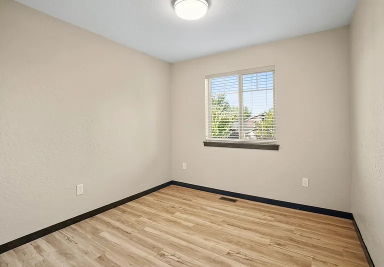 1952 W Yaquina Dr — Photo 30