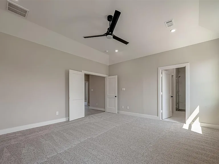 8128 Chateau St — Photo 37