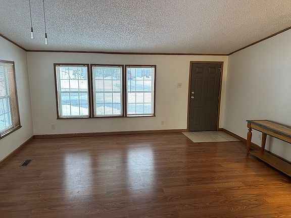 4th image of 2040 Walloon St