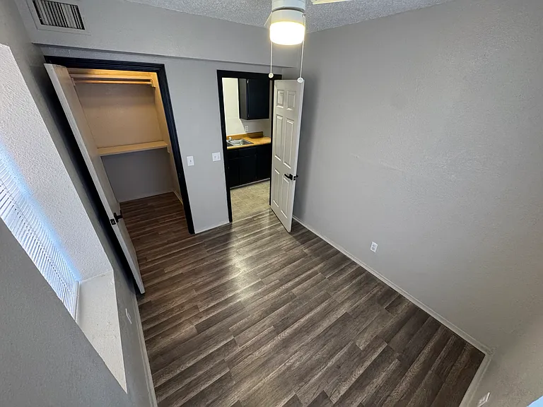 500 SW 10th Ave #10 — Photo 4