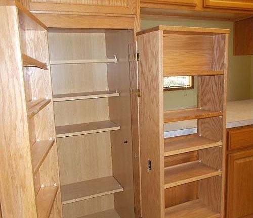 KITCHEN PANTRY
