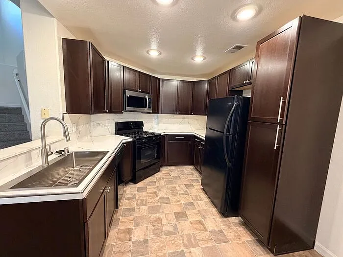 5704 Golden Eagle Dr — Photo 3