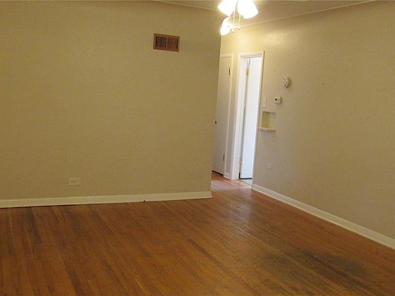 2nd image of 848 Glencoe St