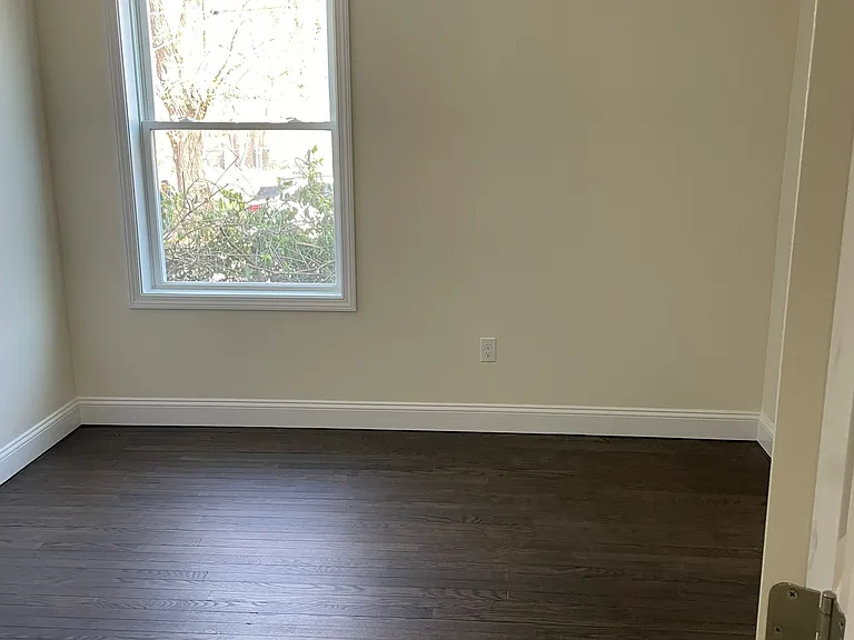 558 Winchester Ave — Photo 18