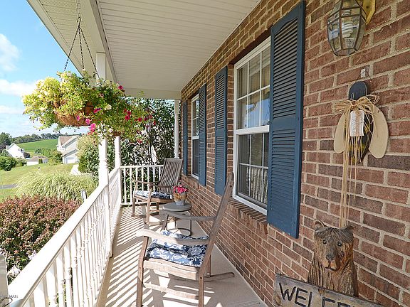 5th image of 302 Stacia Way