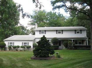 37 N Hill Dr, Ballston Lake, NY 12019