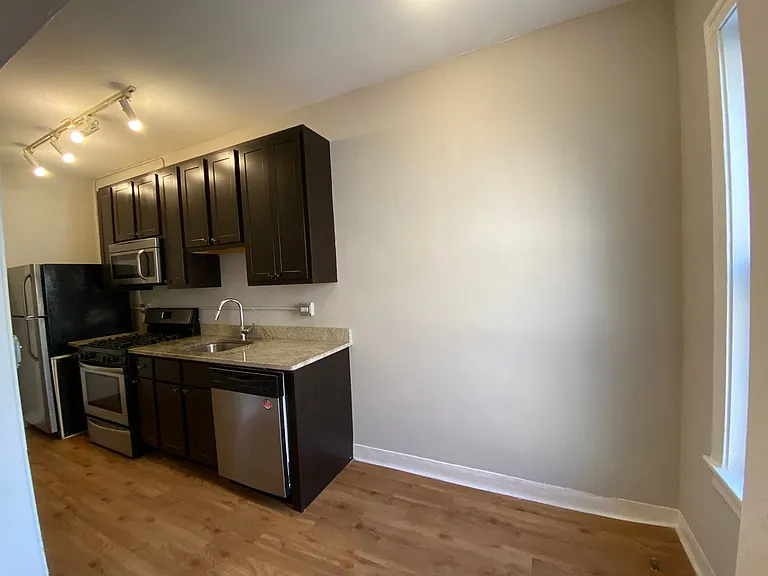 1204 W Granville Ave — Photo 12