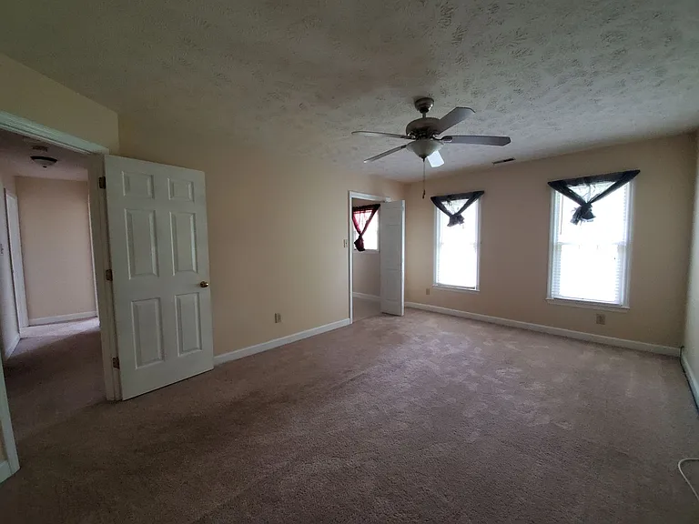 3508 Gowan Ln — Photo 6