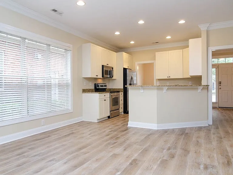 5040 Whitner Dr — Photo 6