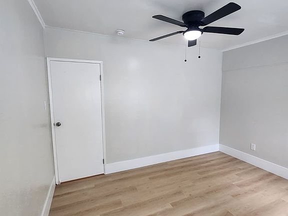 3rd image of 3960 Redwood Ave #3960