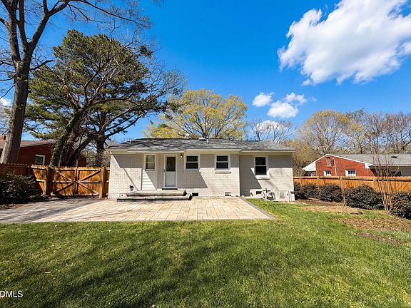 5th image of 910 Devonport Dr