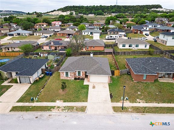 3rd image of 1312 Travis Cir