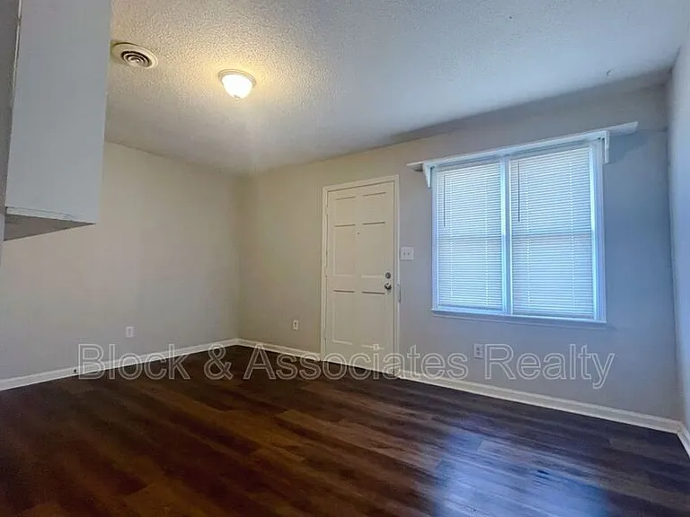115 College St #1 — Photo 6