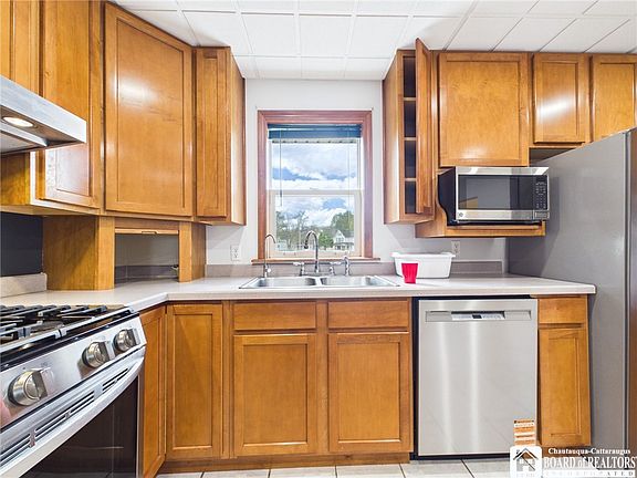 4th image of 1109 River St