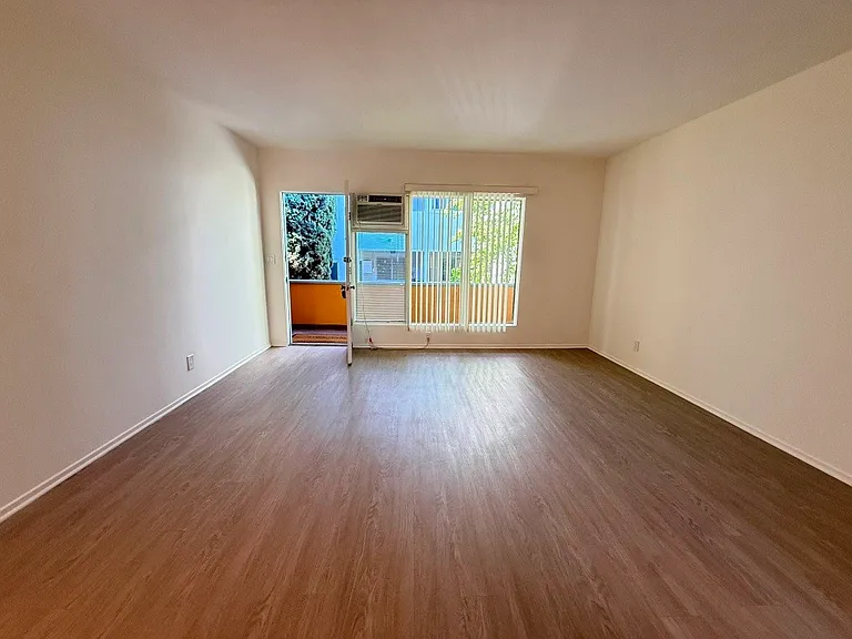 10943 Fruitland Dr #7 — Photo 11