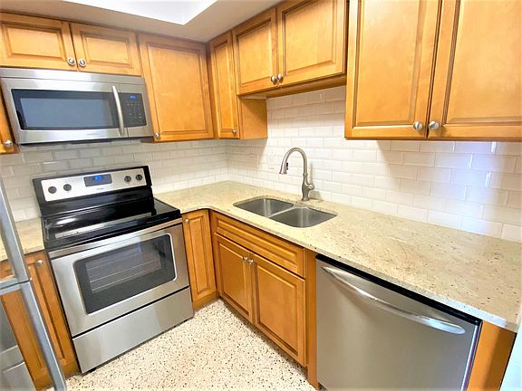 4th image of 4200 1st St N APT 9