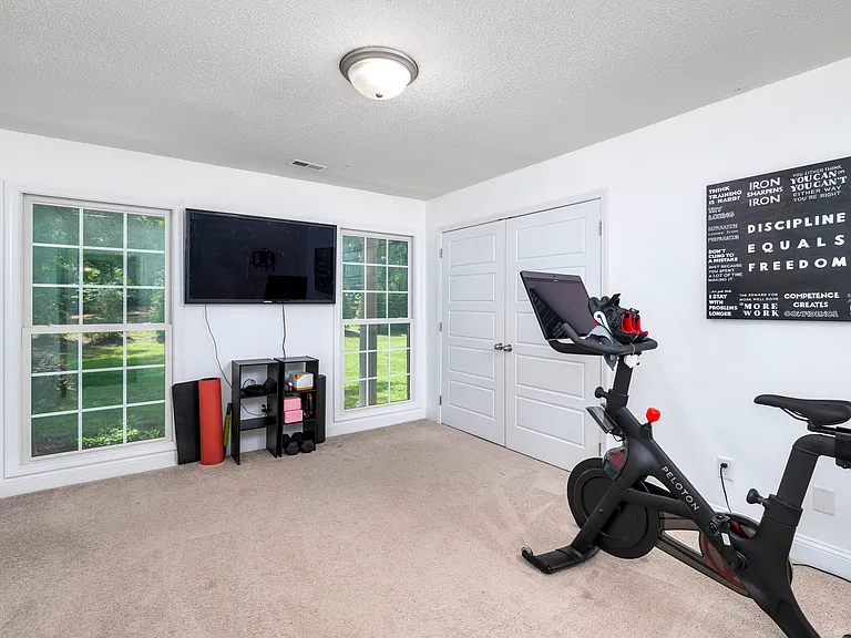 909 Club Ln — Photo 21