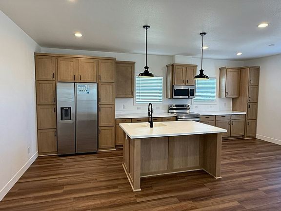 2nd image of 1094 Crenshaw Ave #192