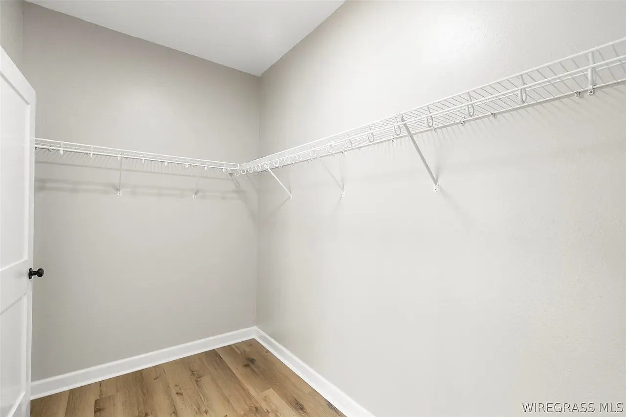 4 bed, 1938 sqft, $2,091 — Photo 3