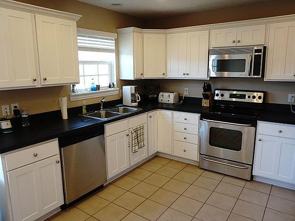 4th image of 41 Waters Edge Ln