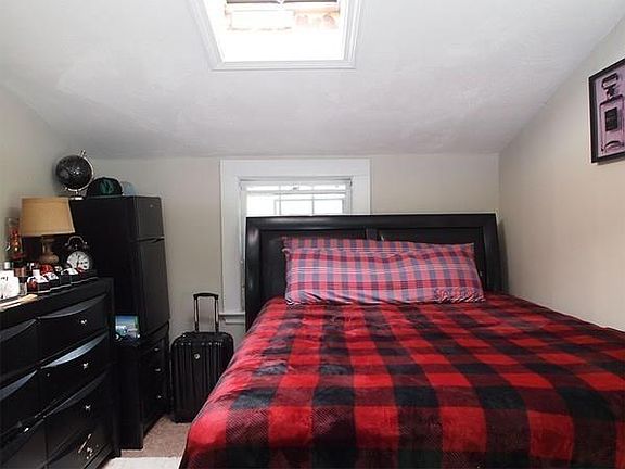 4th image of 52 Brentwood St #2