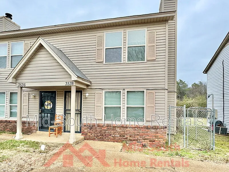 2 bed, 1.5 bath, $825 — Photo 2