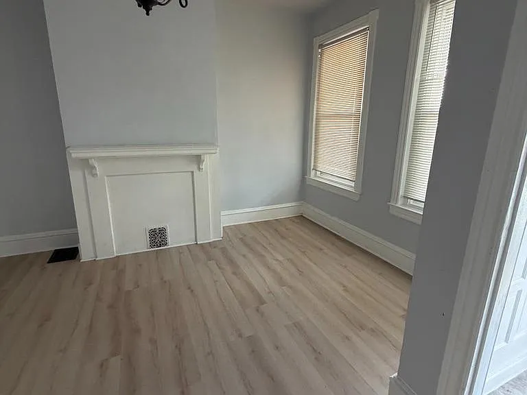 64 W Sharpnack St — Photo 5