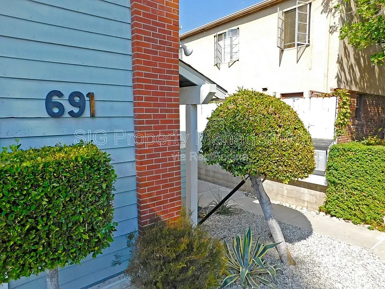 691 S Marengo Ave #4 — Photo 23