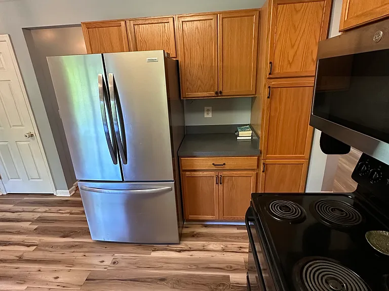 6225 Igo Rd — Photo 1
