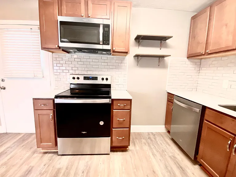 782 Hillview Dr — Photo 14
