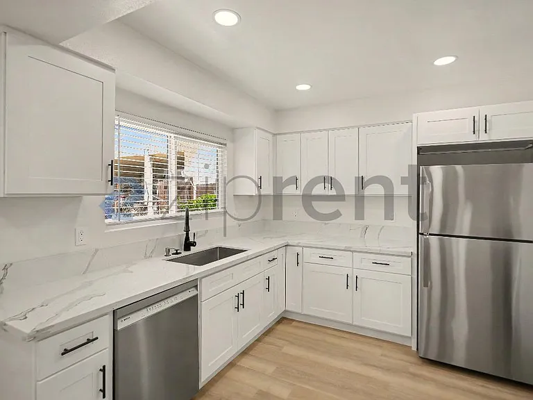 3751 E 6th St — Photo 13