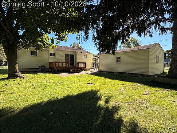 4th image of 723 Woodbine Dr