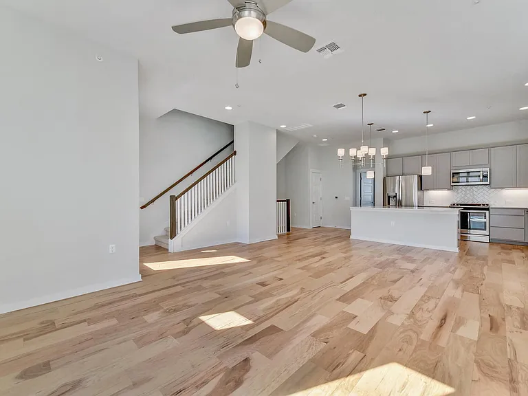 4622 Vaughan St — Photo 4