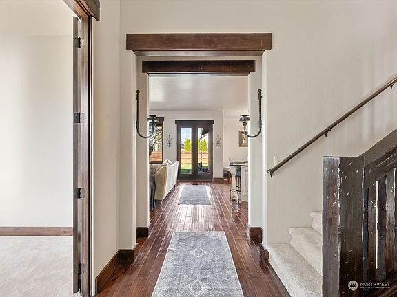 3rd image of 1087 SE Crestlane Drive