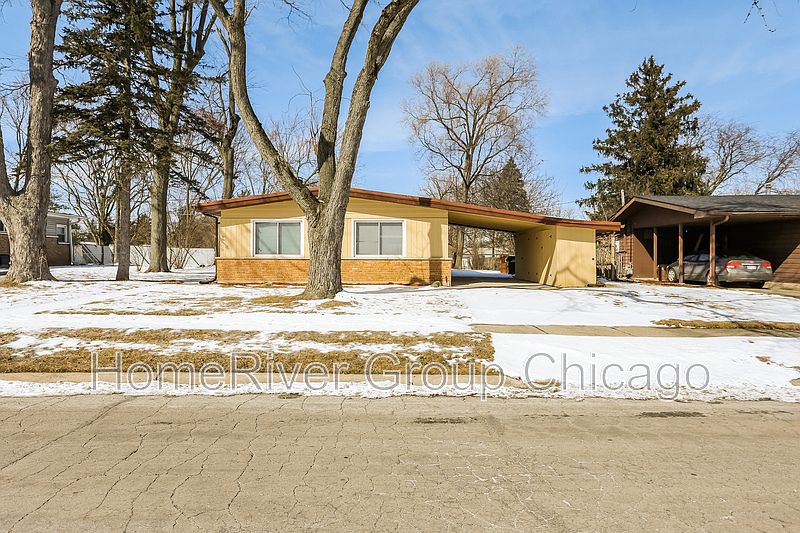 1st image of 302 Somonauk St