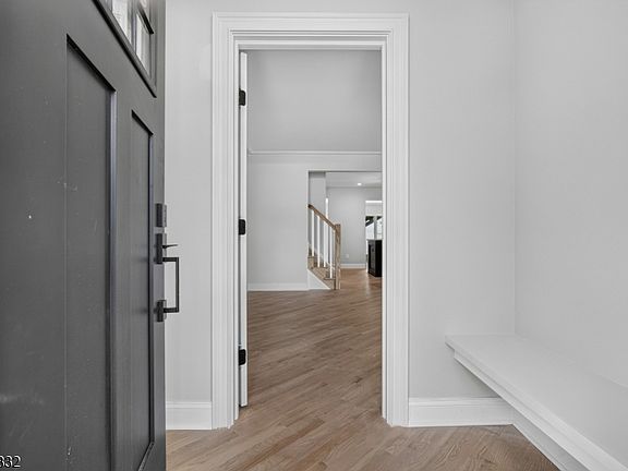 3rd image of 642 Roosevelt St