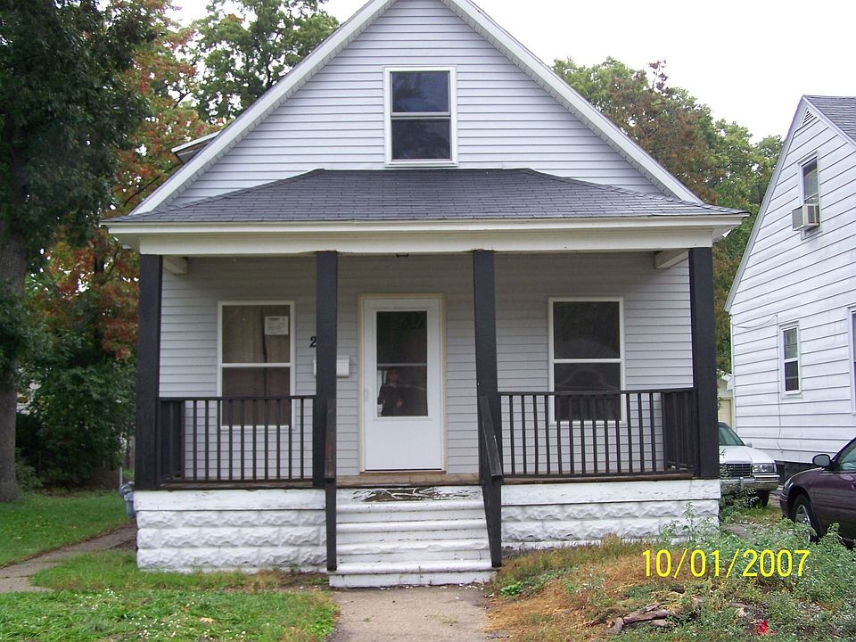 1st image of 208 E Lincoln Ave