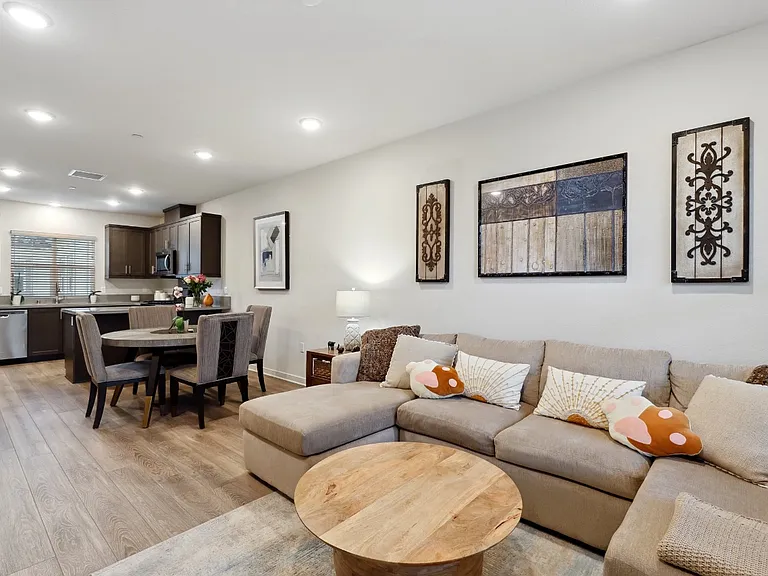 Blackstone Dr — Photo 18