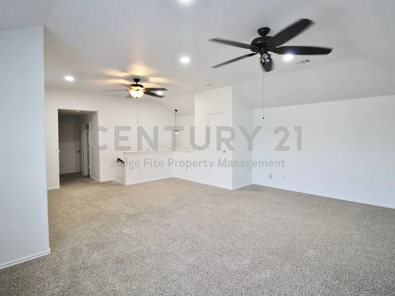 928 Oakcrest Dr — Photo 23