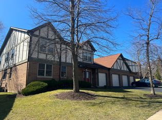 310 Carriage Way #1A, Bloomingdale, IL 60108