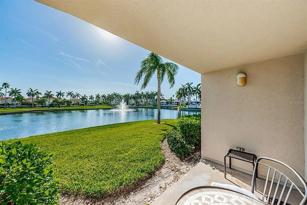 2 bed, 2.0 bath, 1145 sqft, $5,070 — Photo 3