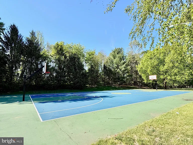 313 Fountayne Ln — Photo 52