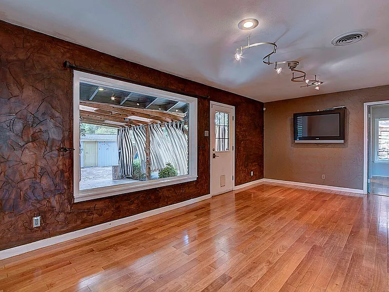 5500 Westminster Drive — Photo 11