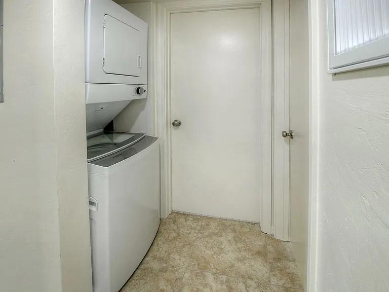 University Fremont Apartments — Photo 4