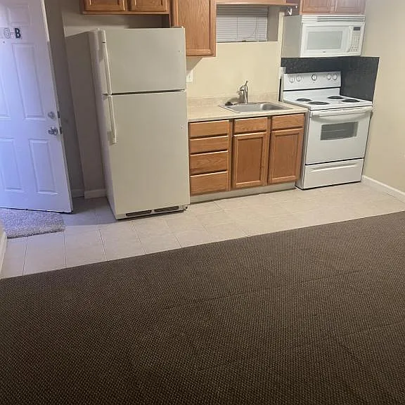 3010 Saint Clair Dr — Photo 2