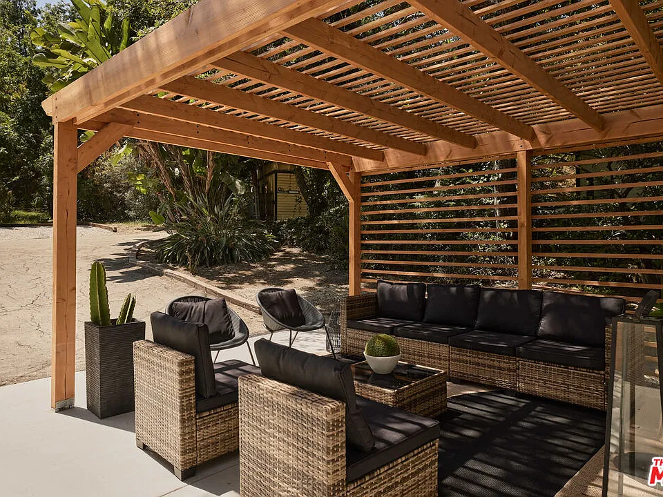 885 Montecito Dr